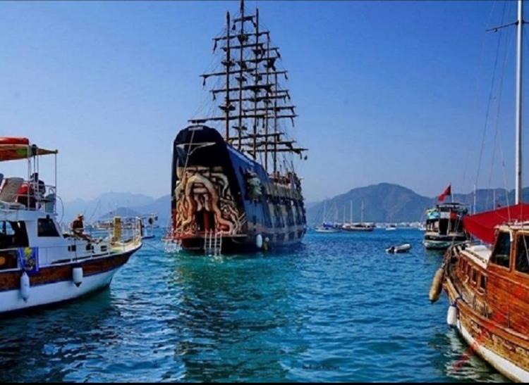MARMARIS PIRATENBOOT-TOUR (mit Mittagessen)