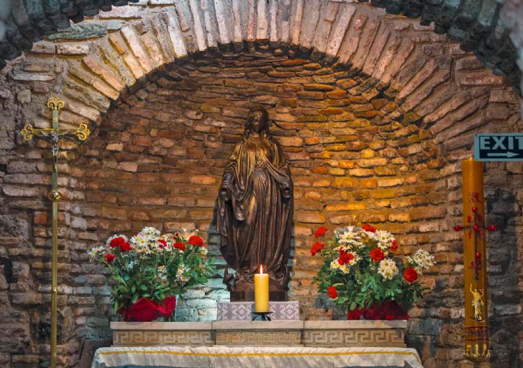 HALBTAG ST. JOHANNES UND JUNGFRAU MARIA HAUSFÜHRUNG